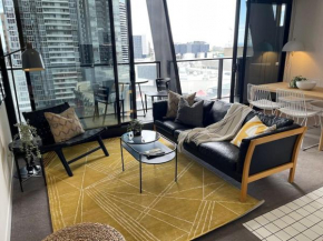 Stunning City Skyline Apartment - Beautiful Design